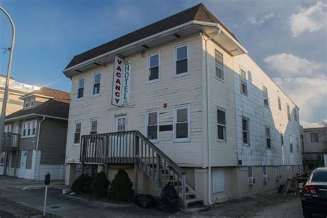 Thursday Boarding House .